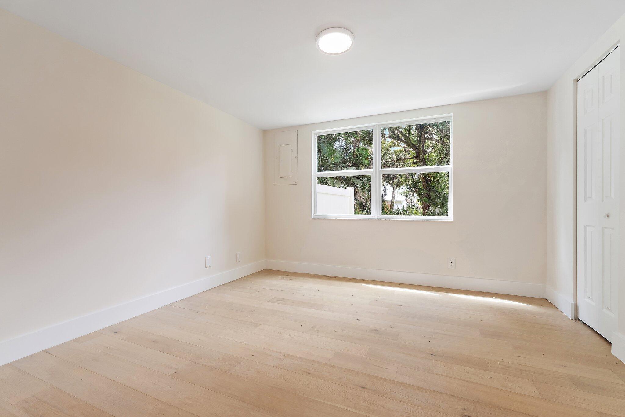 16655 105th Drive N