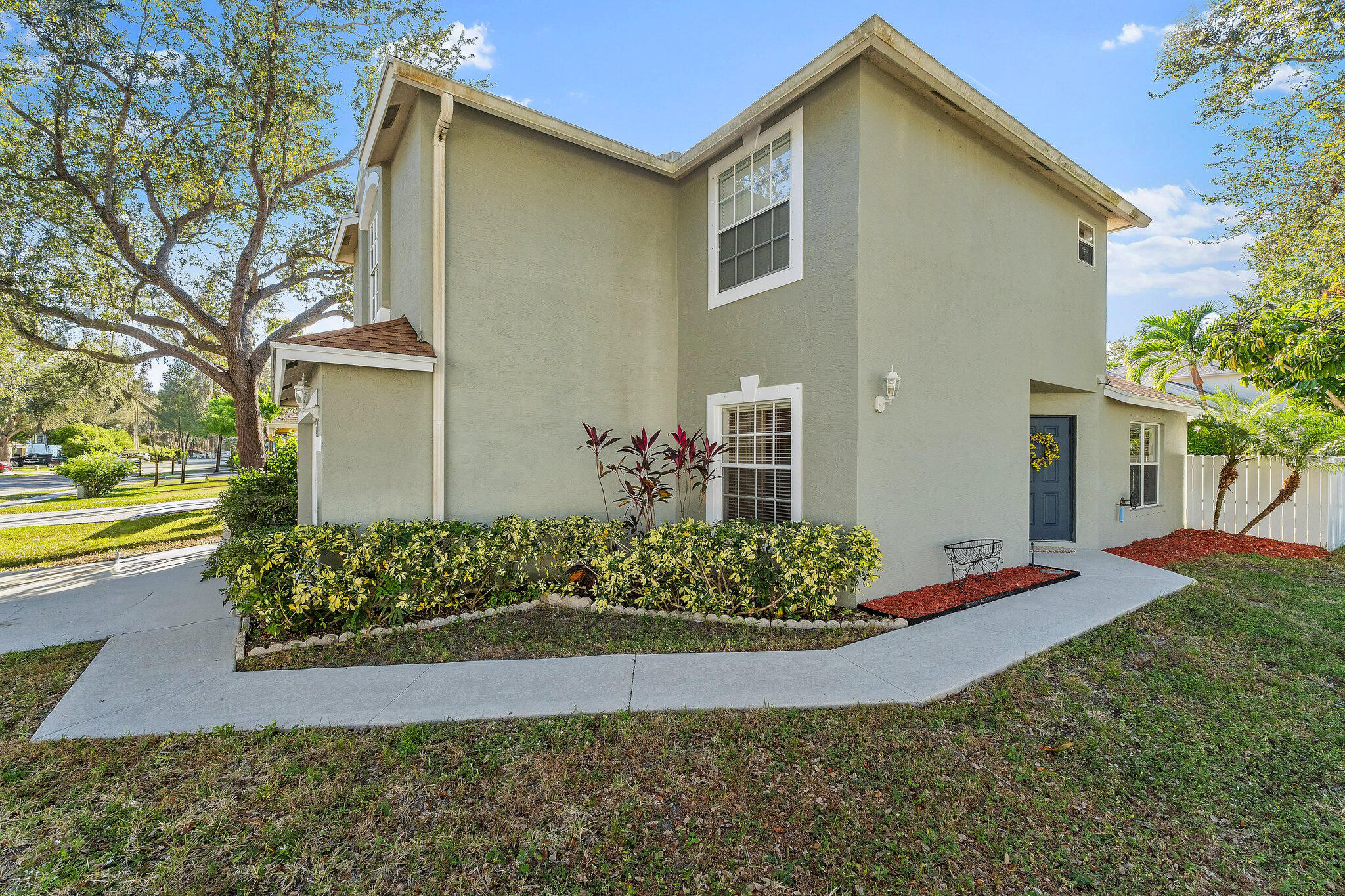 114 Pennock Landing Circle