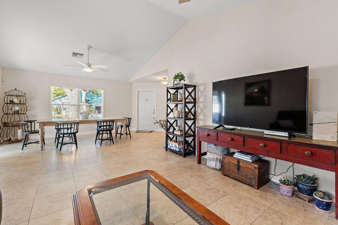 114 Pennock Landing Circle