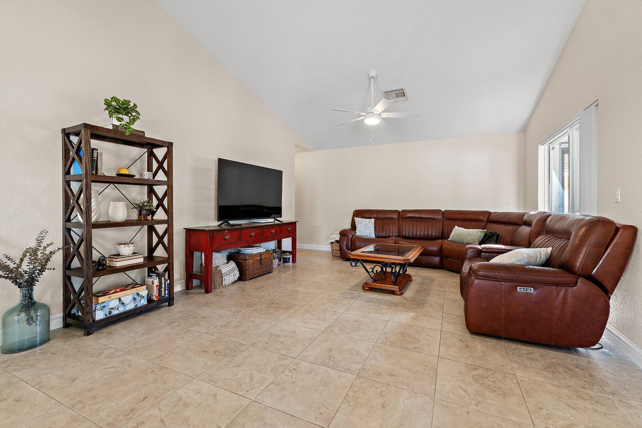 114 Pennock Landing Circle