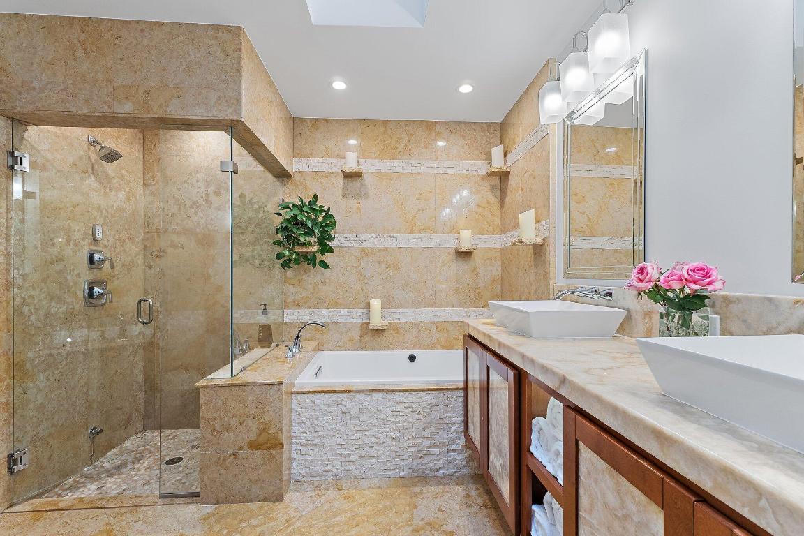 2614 La Lique Circle