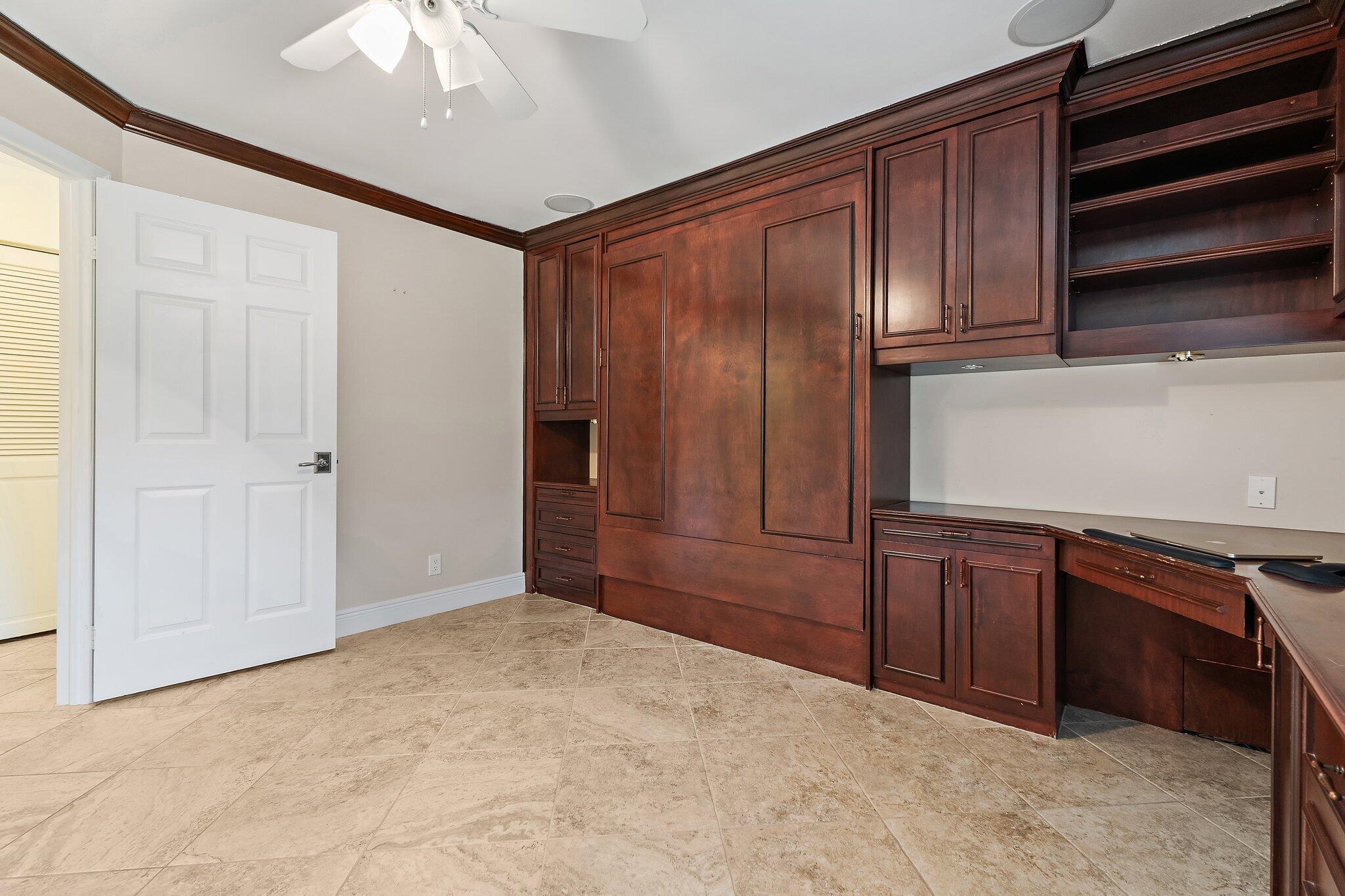 2614 La Lique Circle