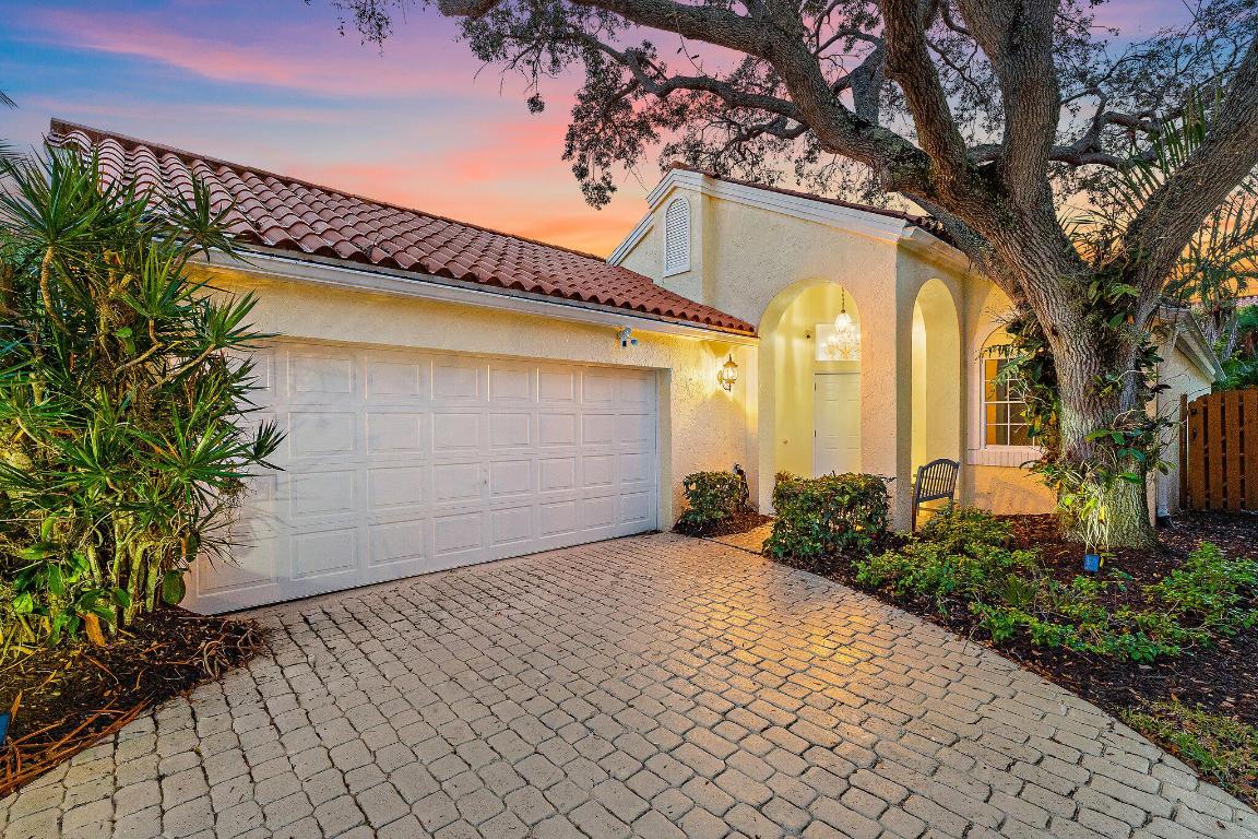 2614 La Lique Circle