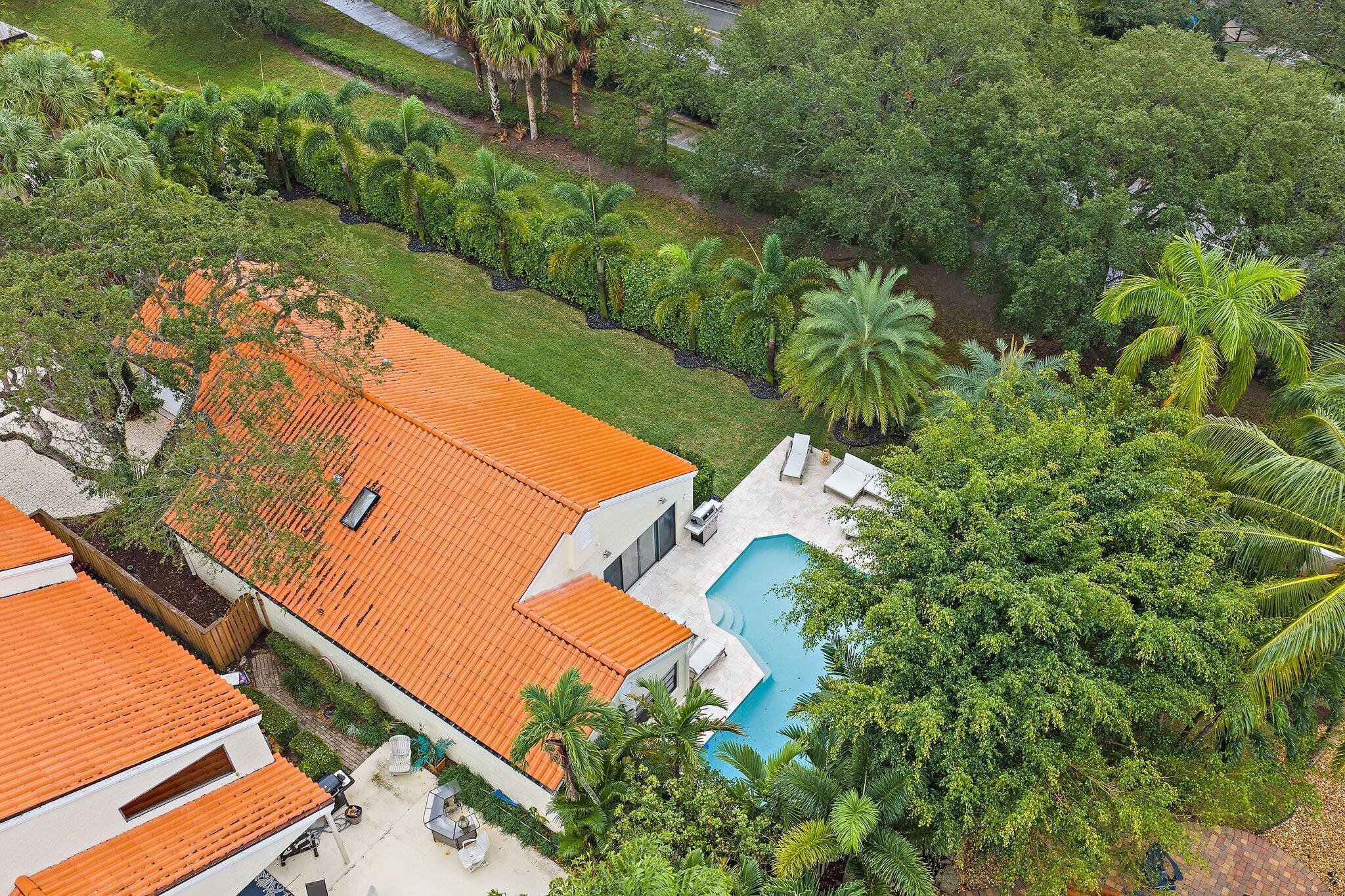 2614 La Lique Circle