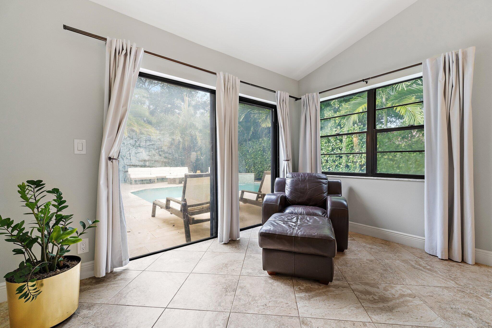 2614 La Lique Circle