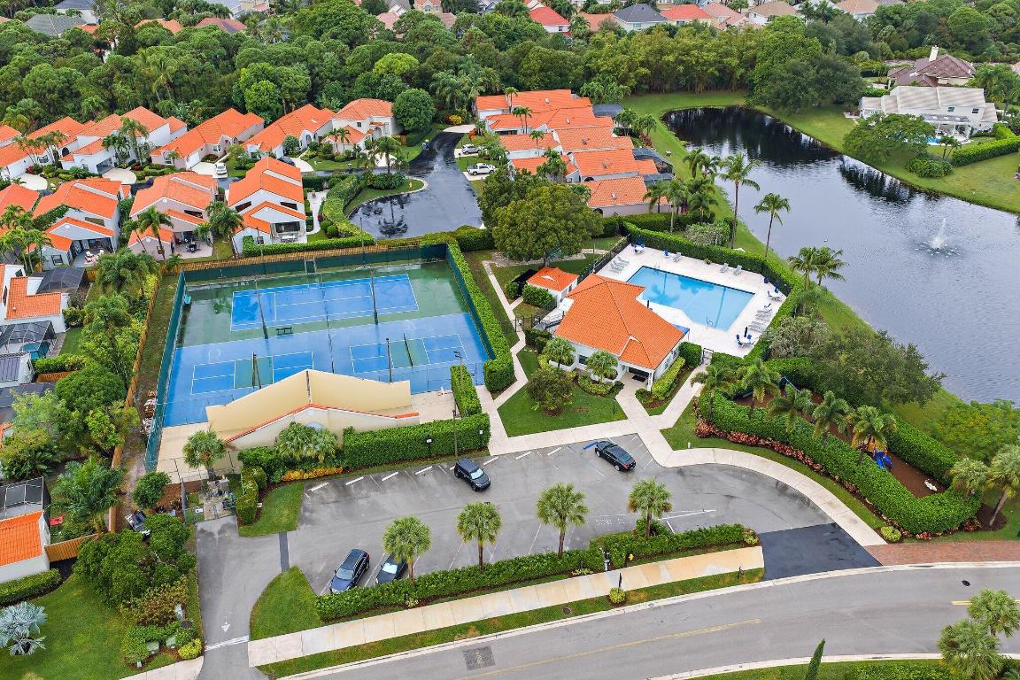 2614 La Lique Circle