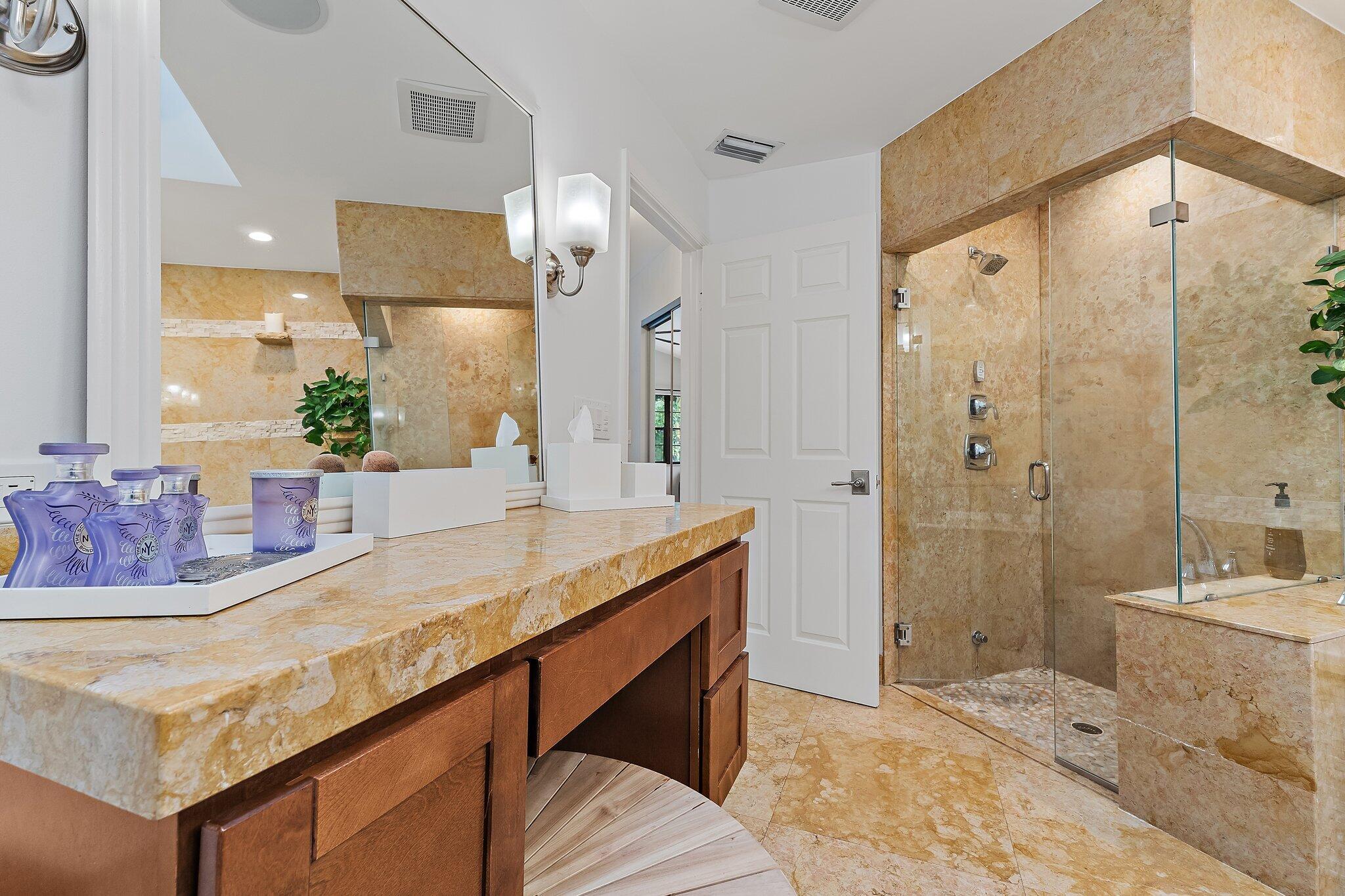 2614 La Lique Circle