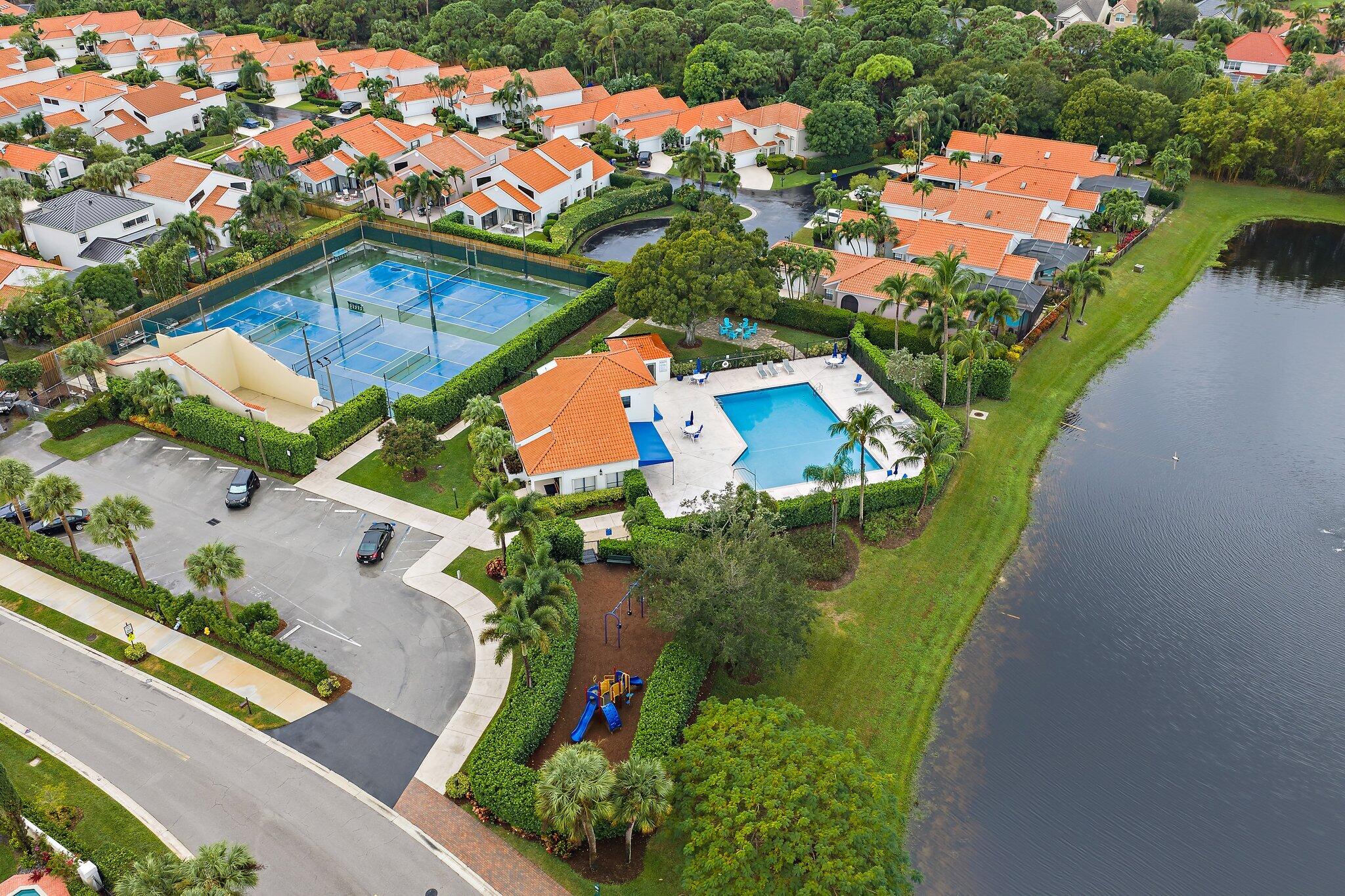 2614 La Lique Circle