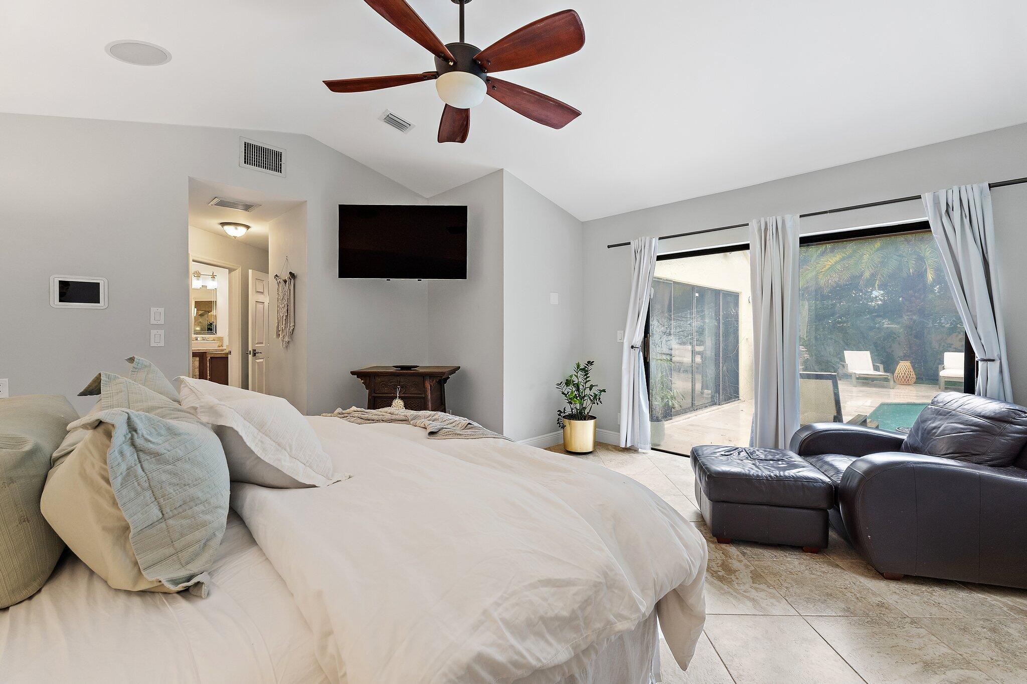 2614 La Lique Circle