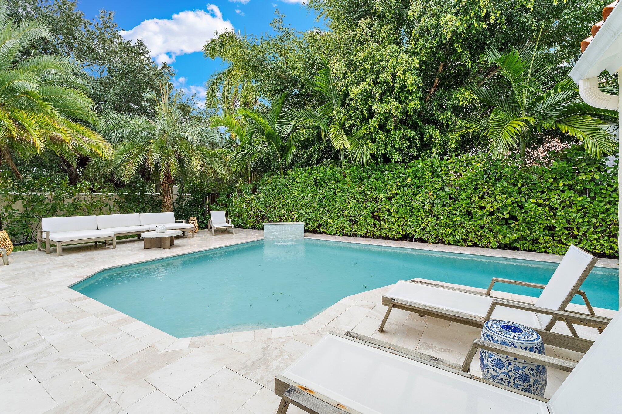 2614 La Lique Circle