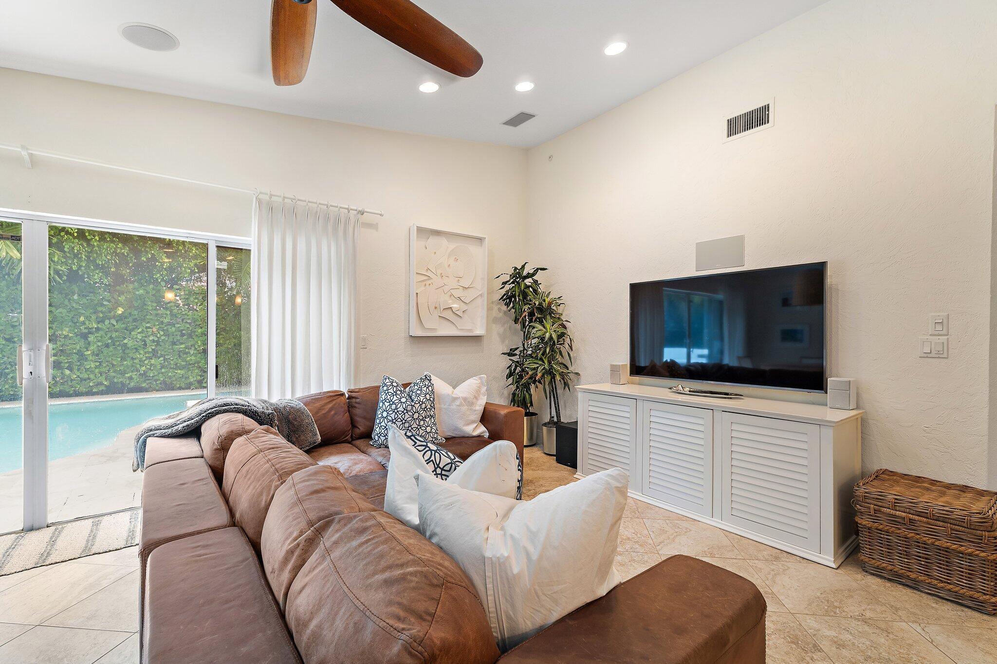 2614 La Lique Circle