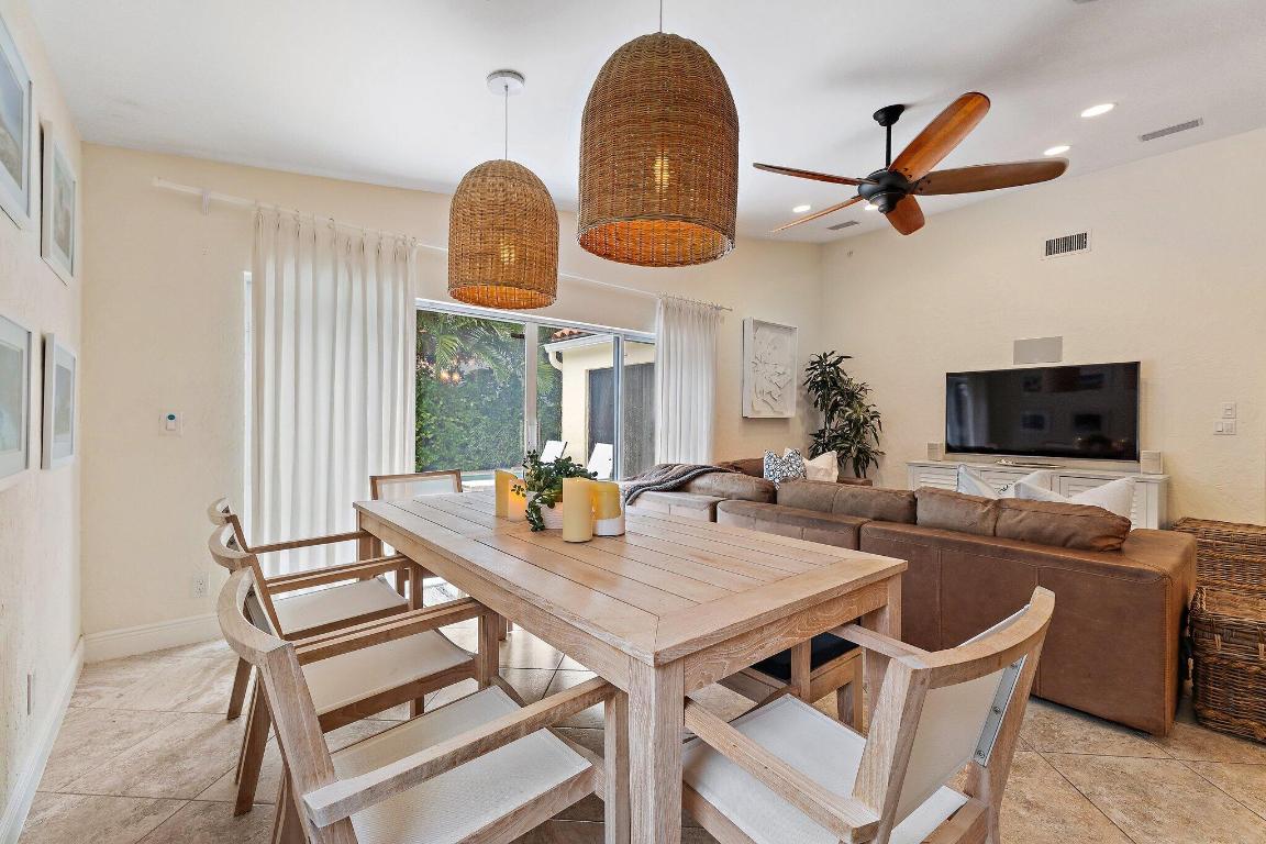 2614 La Lique Circle