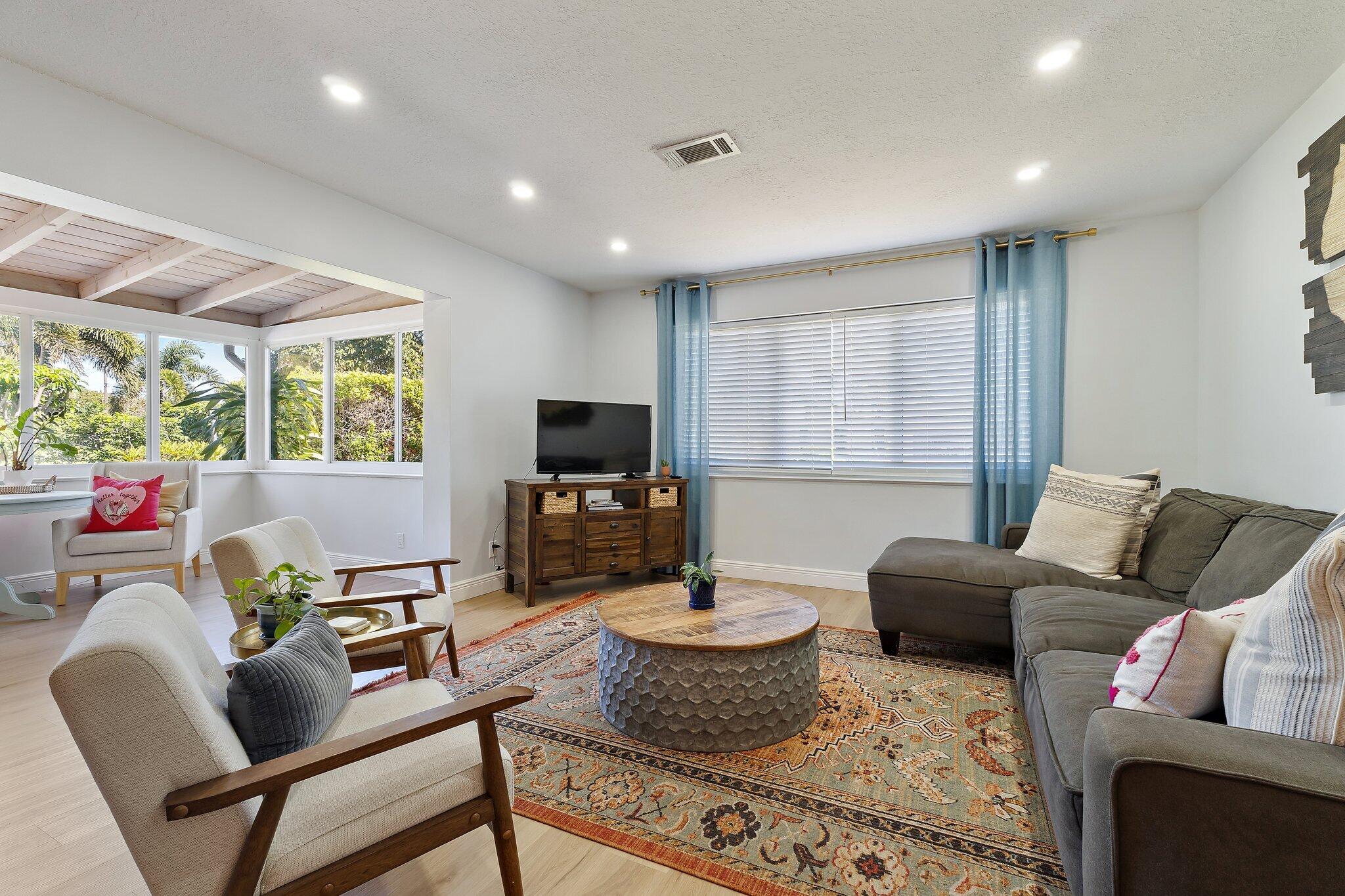1401 N Lake Court