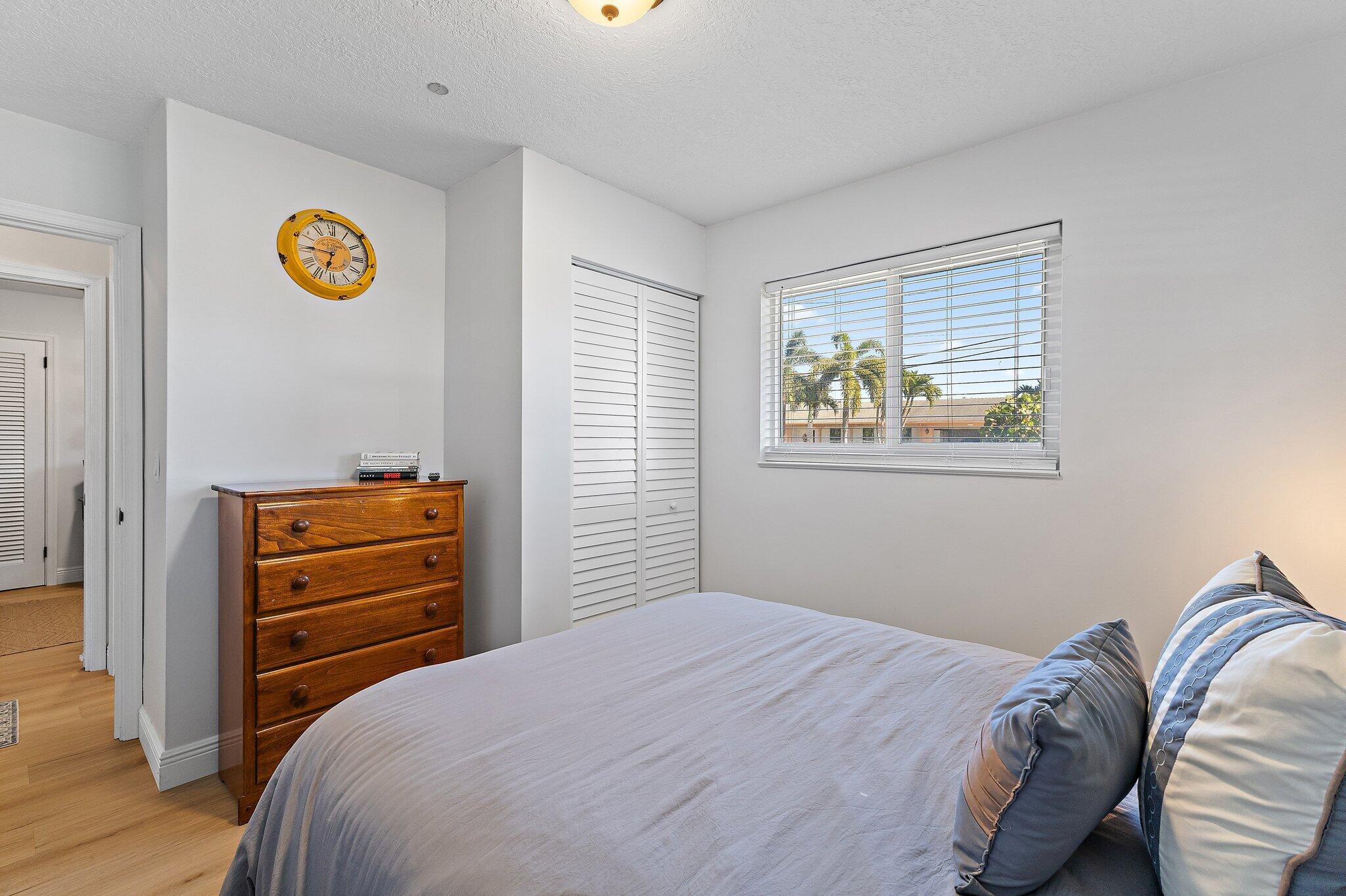 1401 N Lake Court
