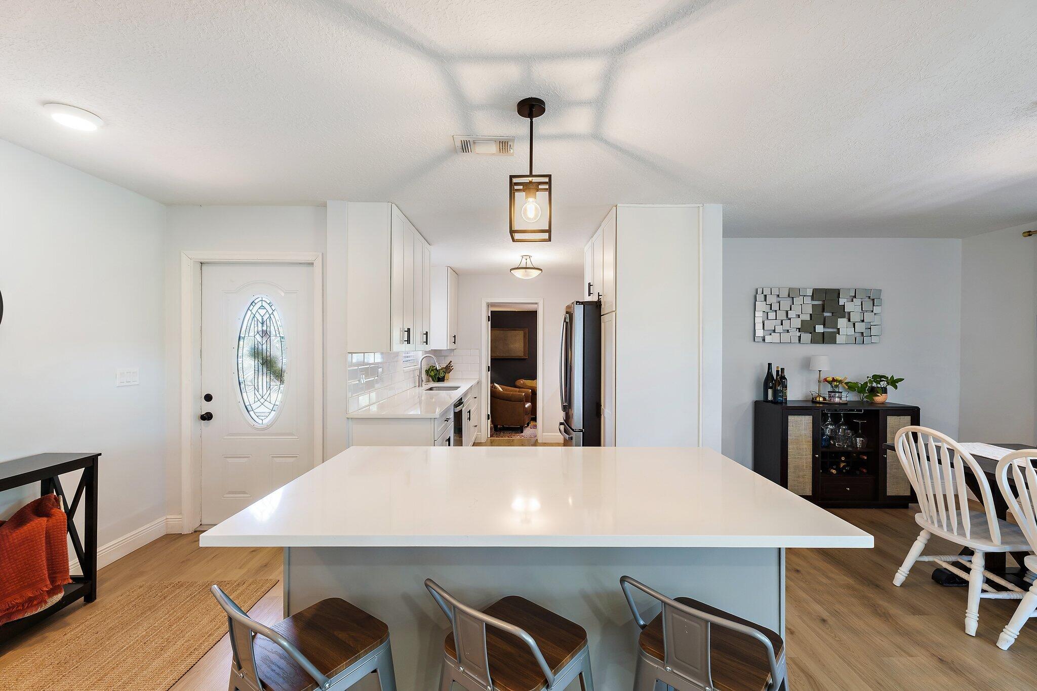 1401 N Lake Court