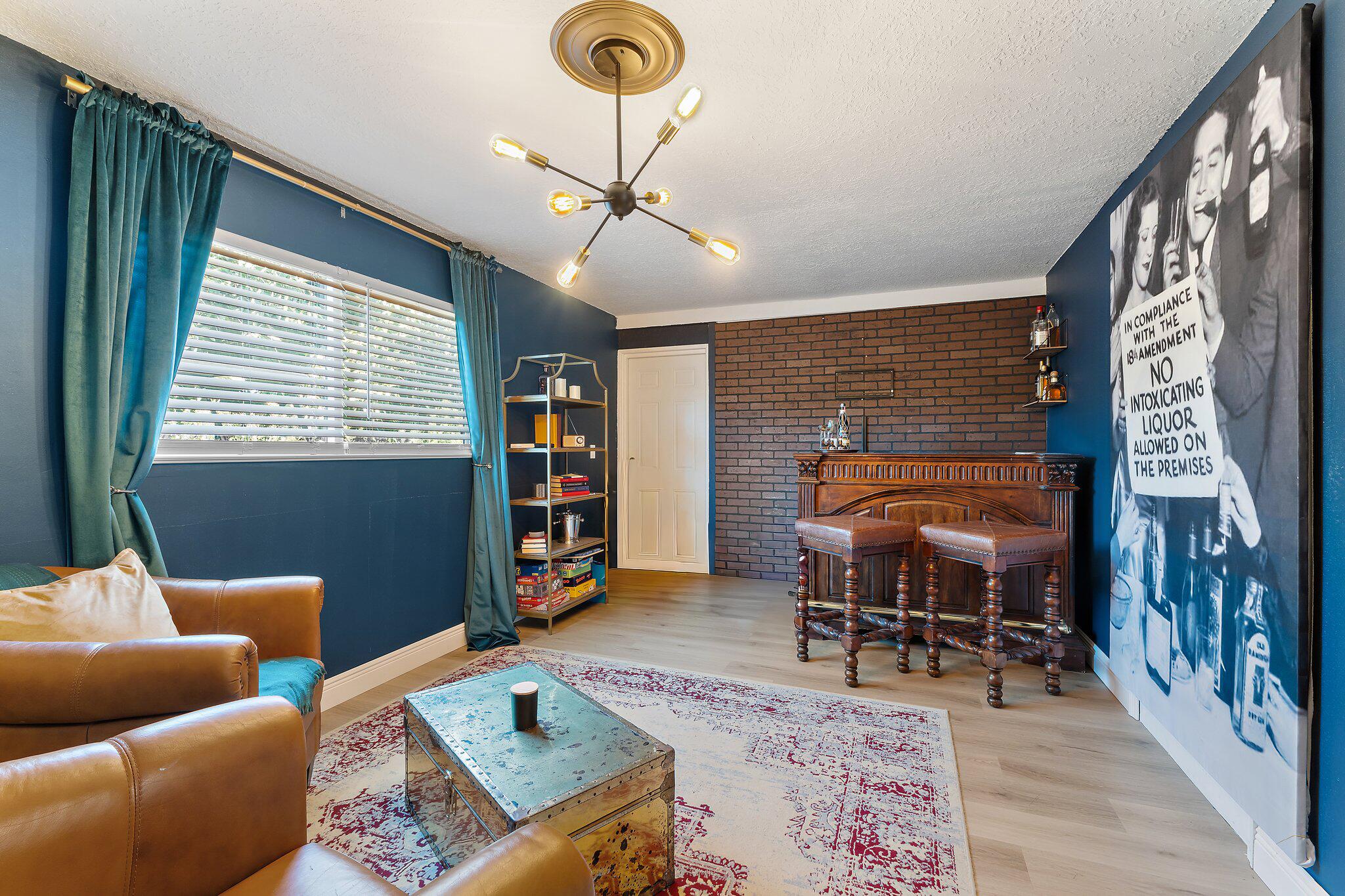 1401 N Lake Court