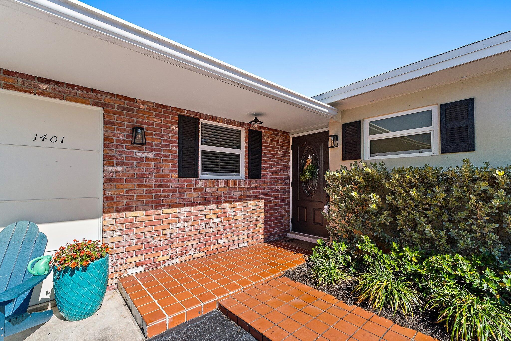 1401 N Lake Court