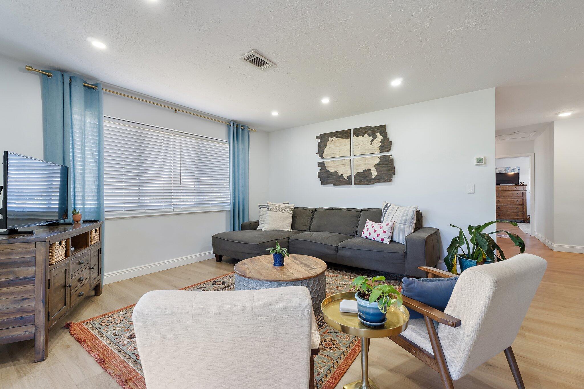 1401 N Lake Court