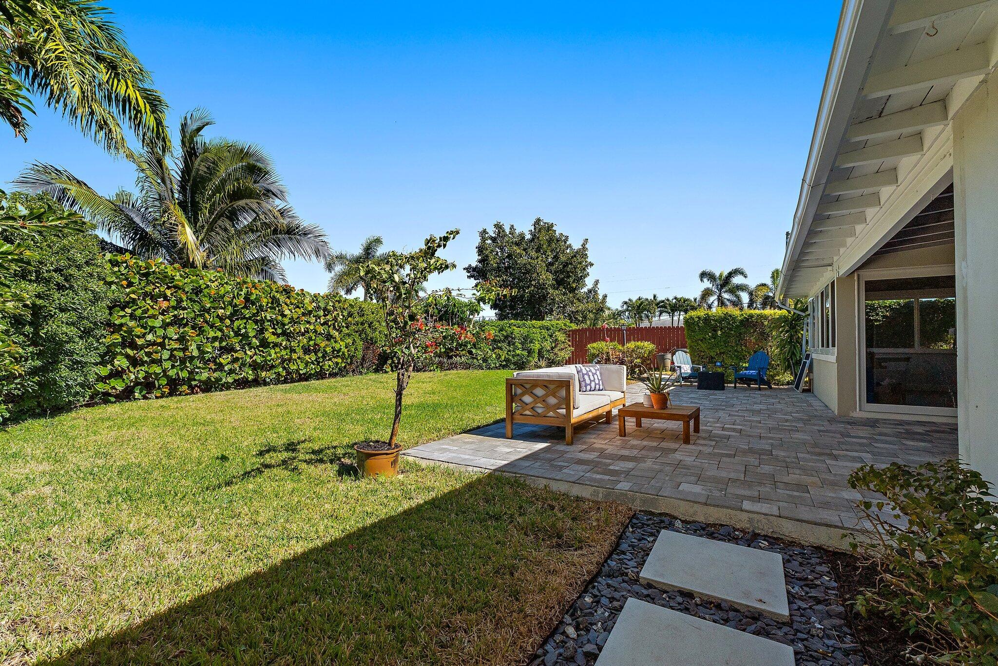 1401 N Lake Court