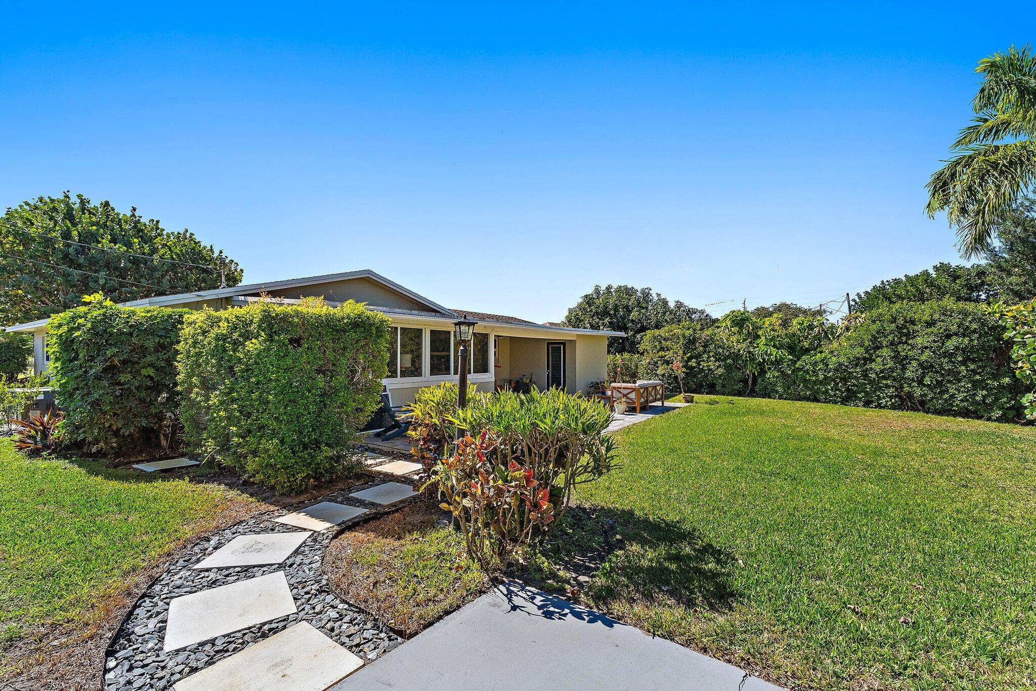 1401 N Lake Court
