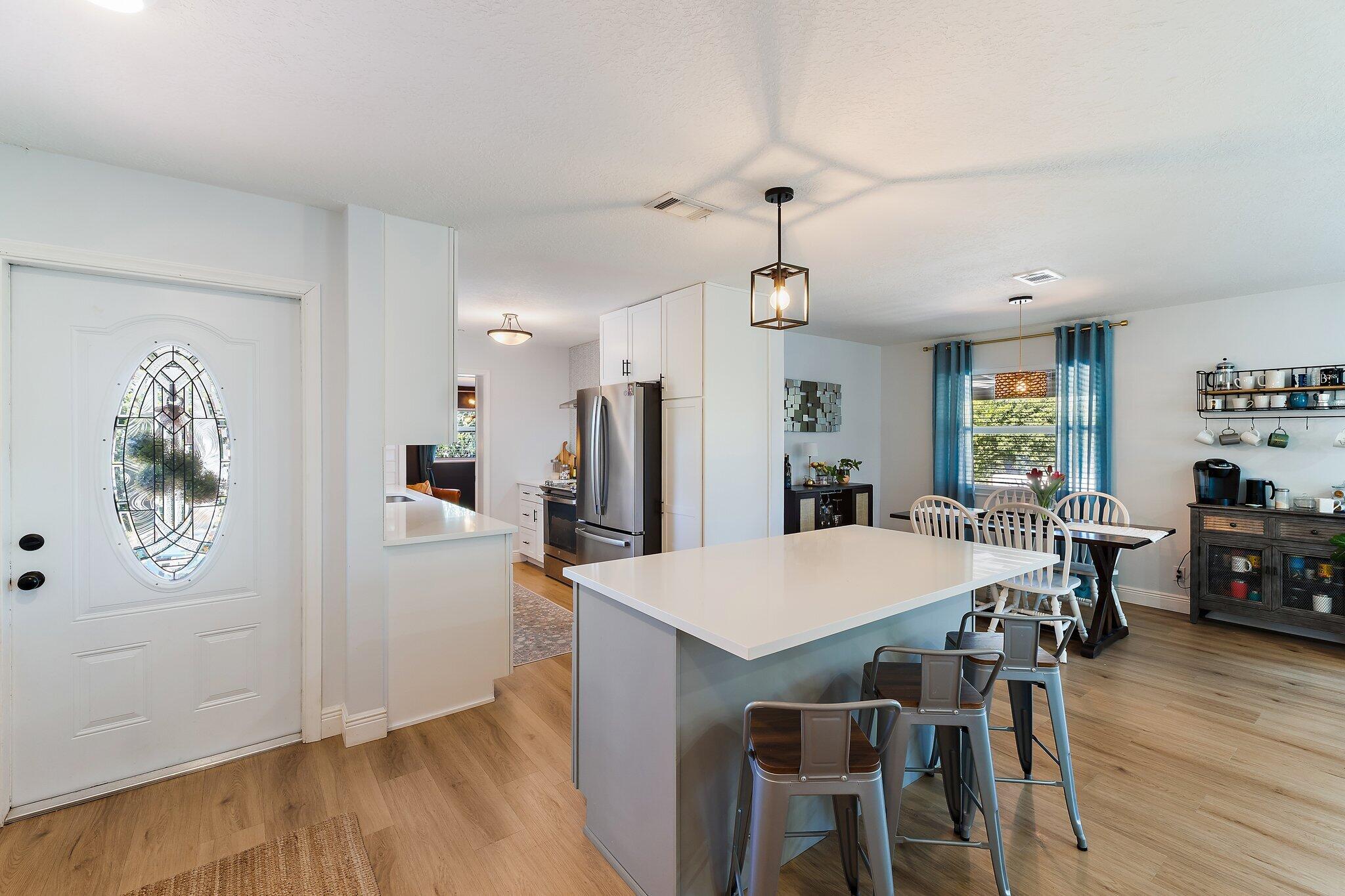 1401 N Lake Court