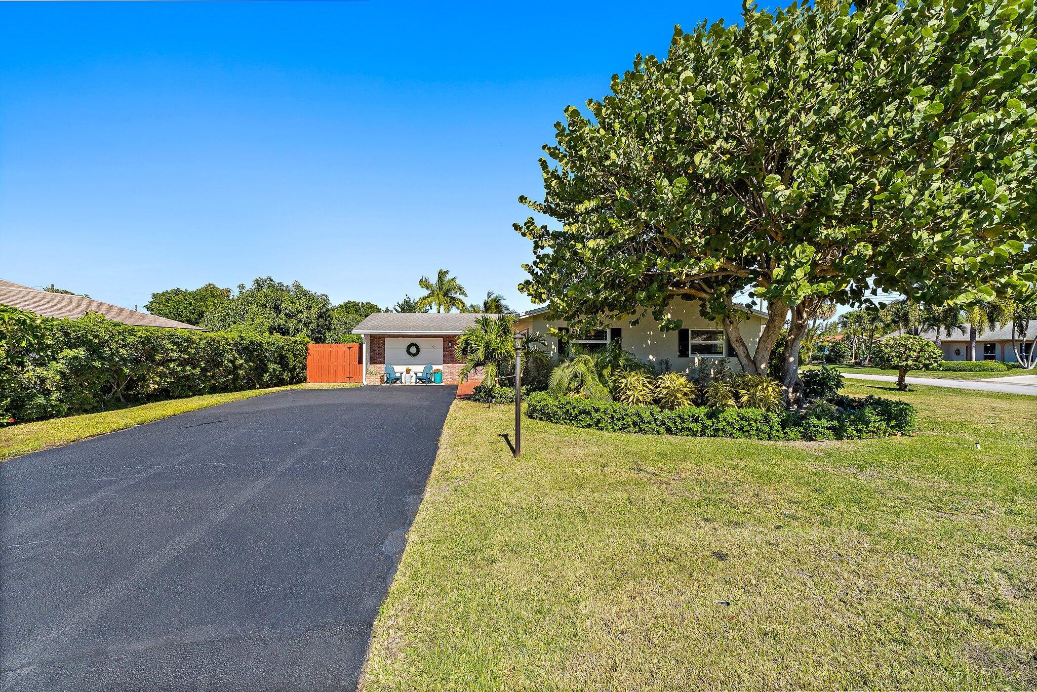 1401 N Lake Court