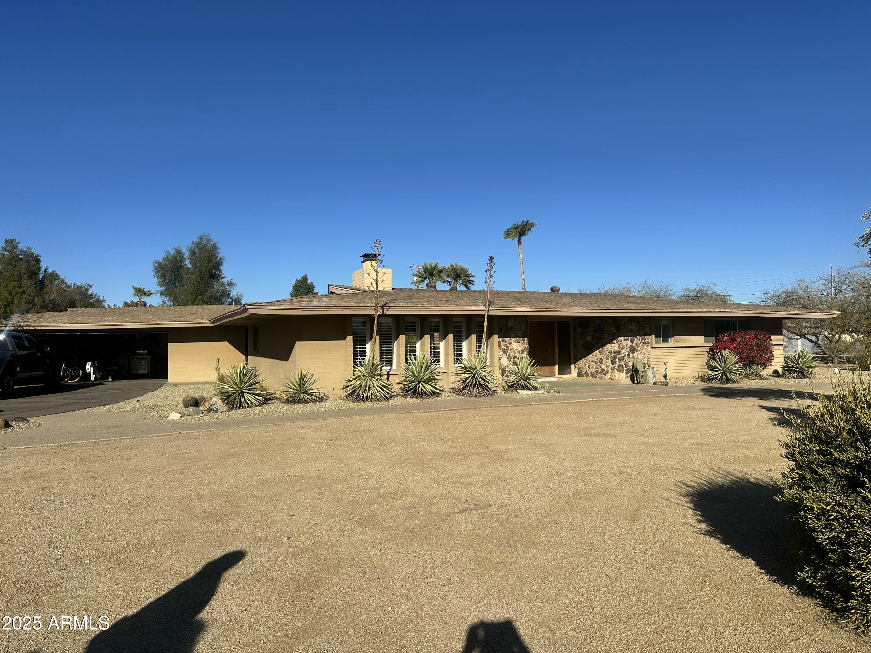 7102 E LARKSPUR Drive