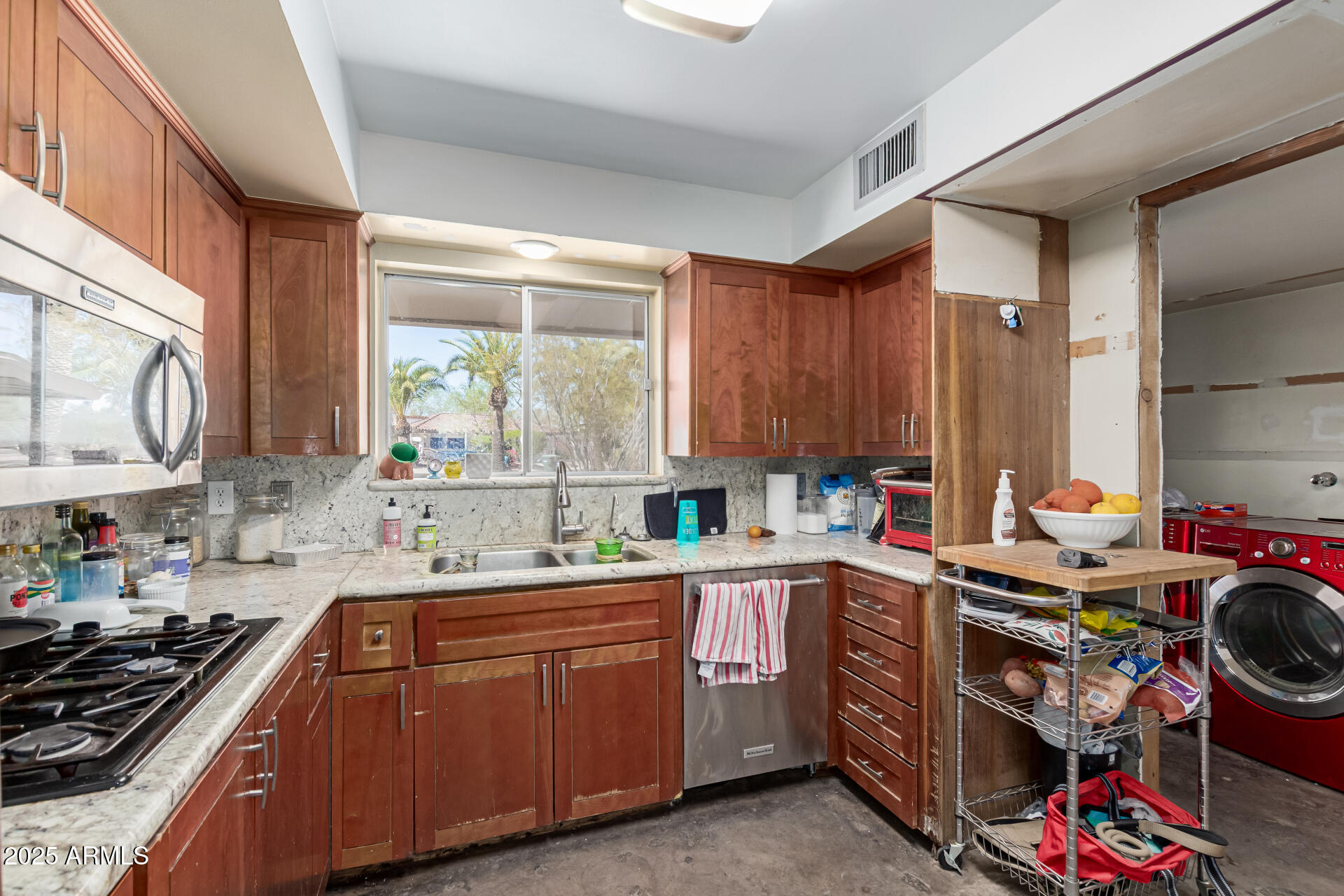 7102 E LARKSPUR Drive