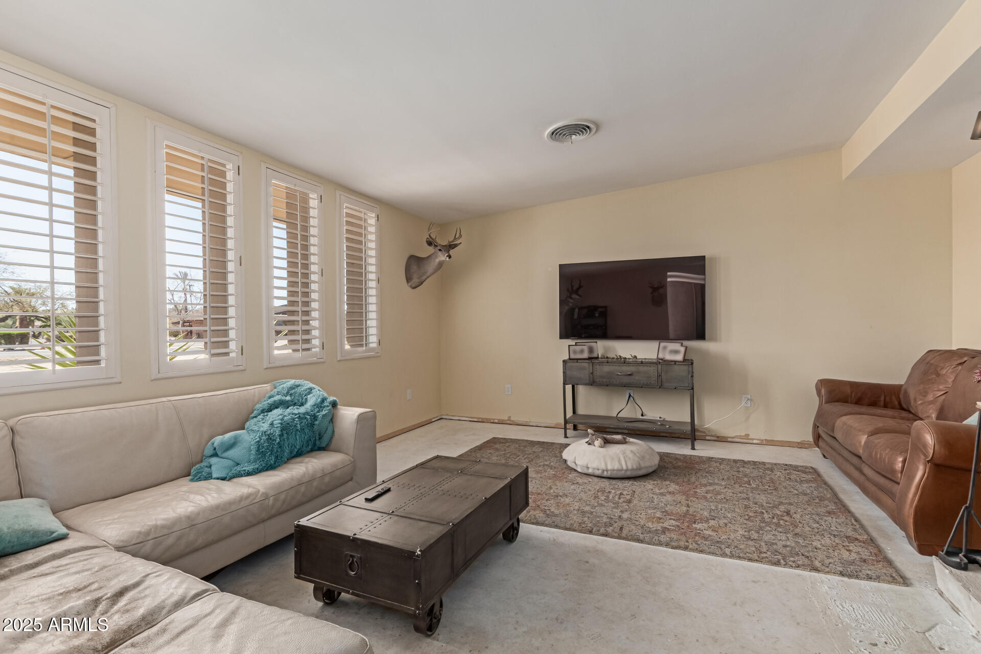 7102 E LARKSPUR Drive