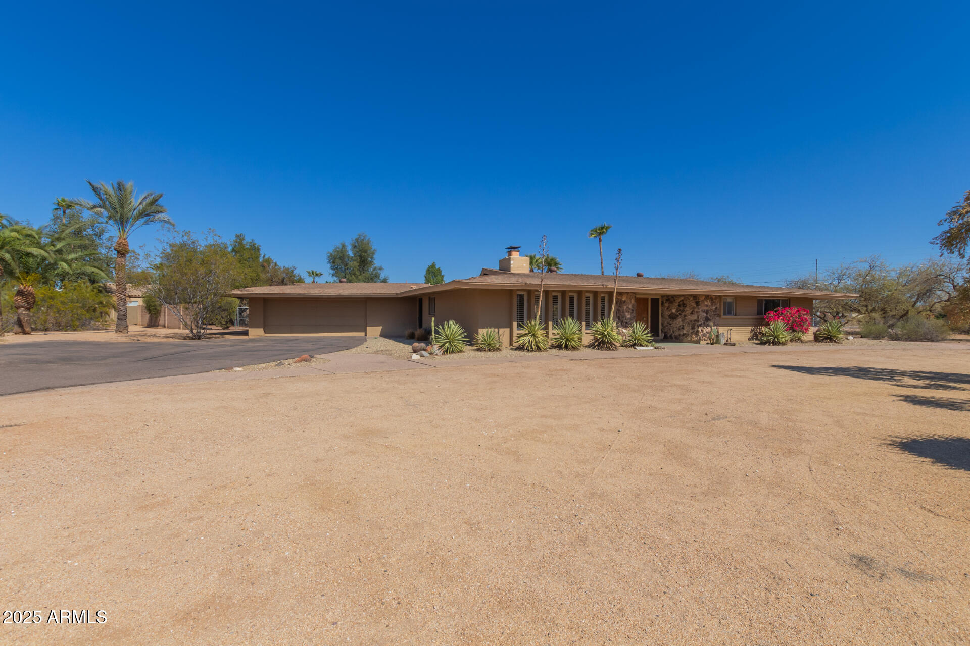 7102 E LARKSPUR Drive