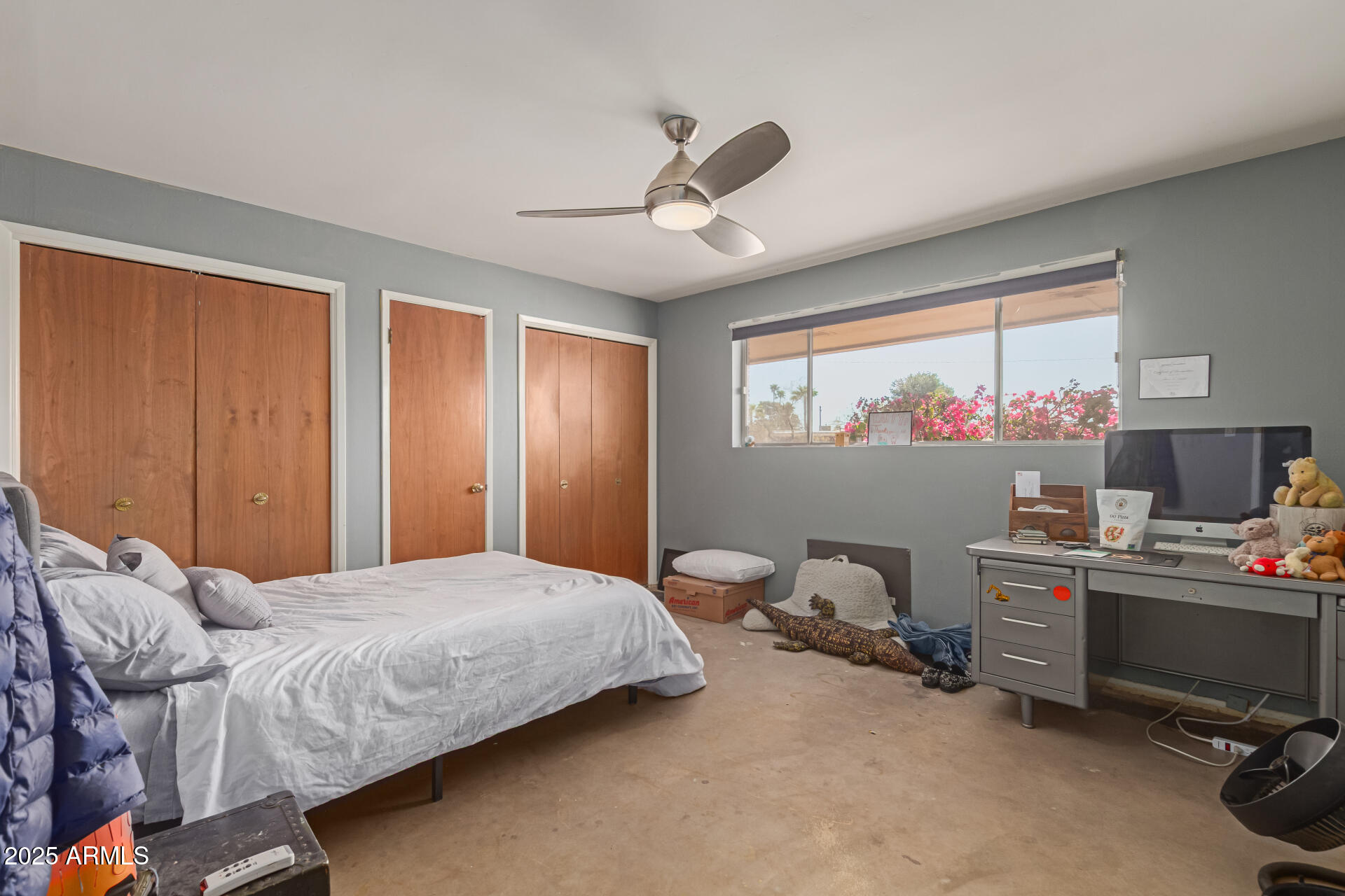 7102 E LARKSPUR Drive