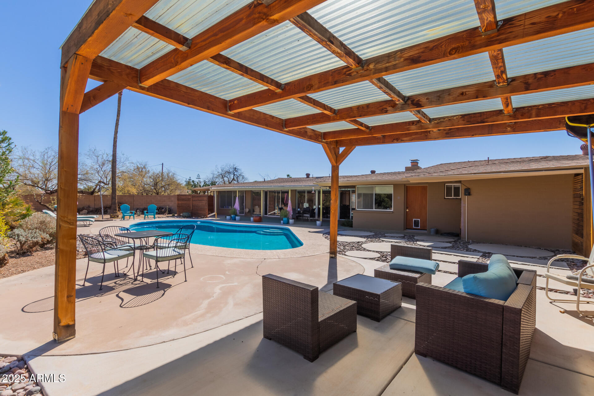 7102 E LARKSPUR Drive