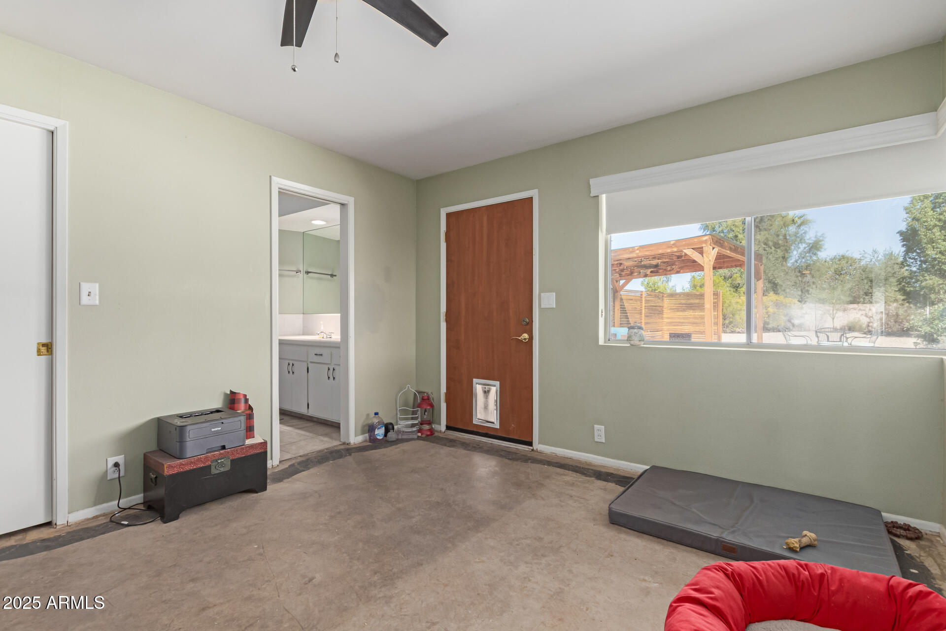 7102 E LARKSPUR Drive