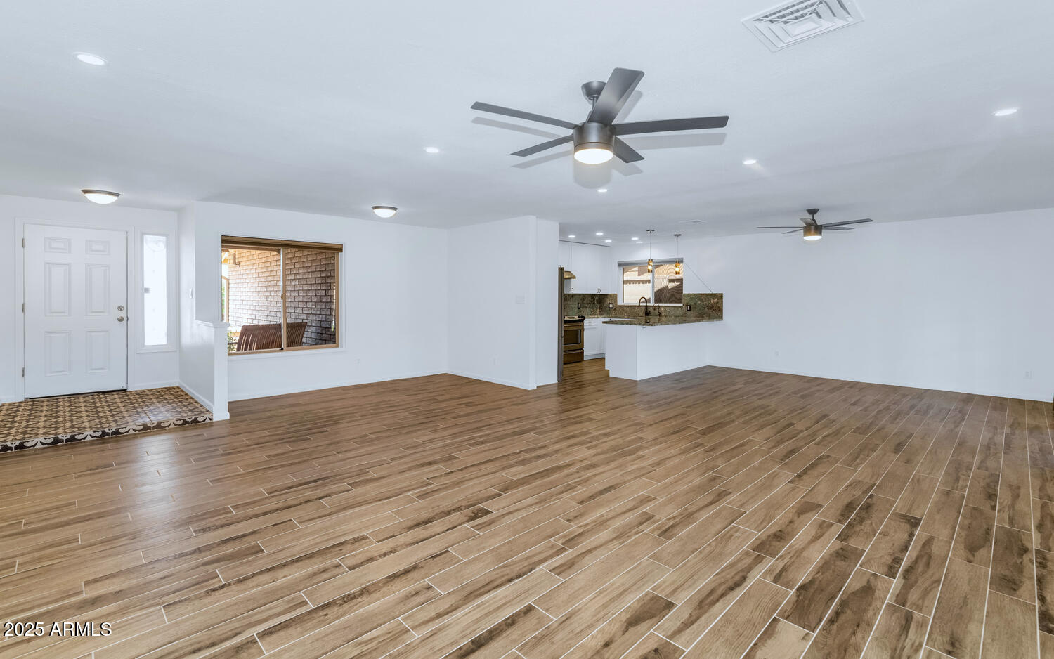 10590 E MERCER Lane