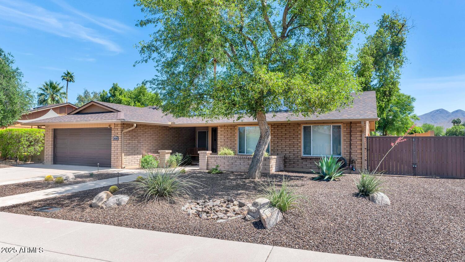 10590 E MERCER Lane