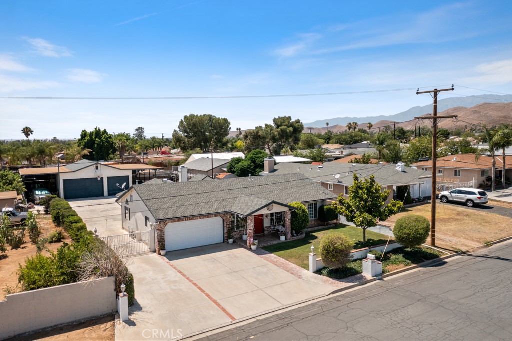 4571 Leo Street