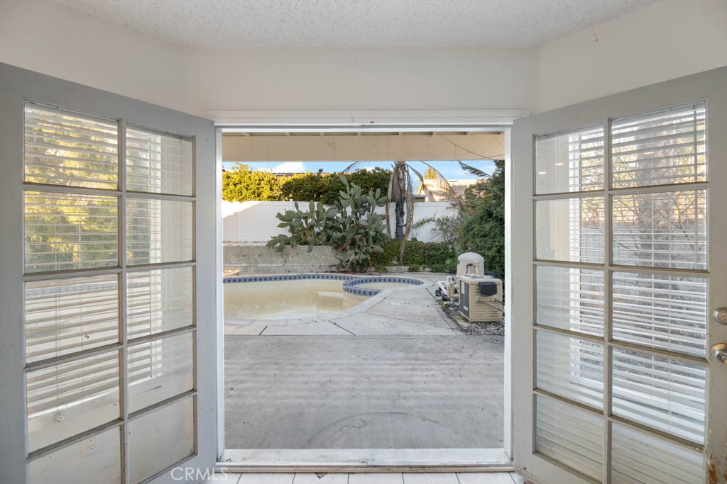 24420 Oakridge Circle