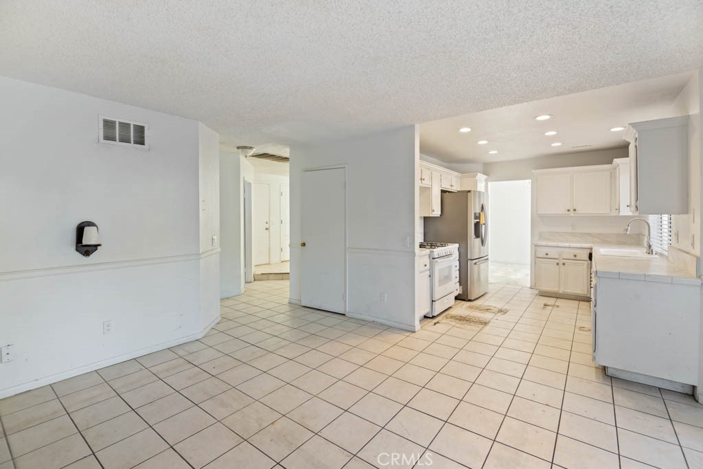 24420 Oakridge Circle