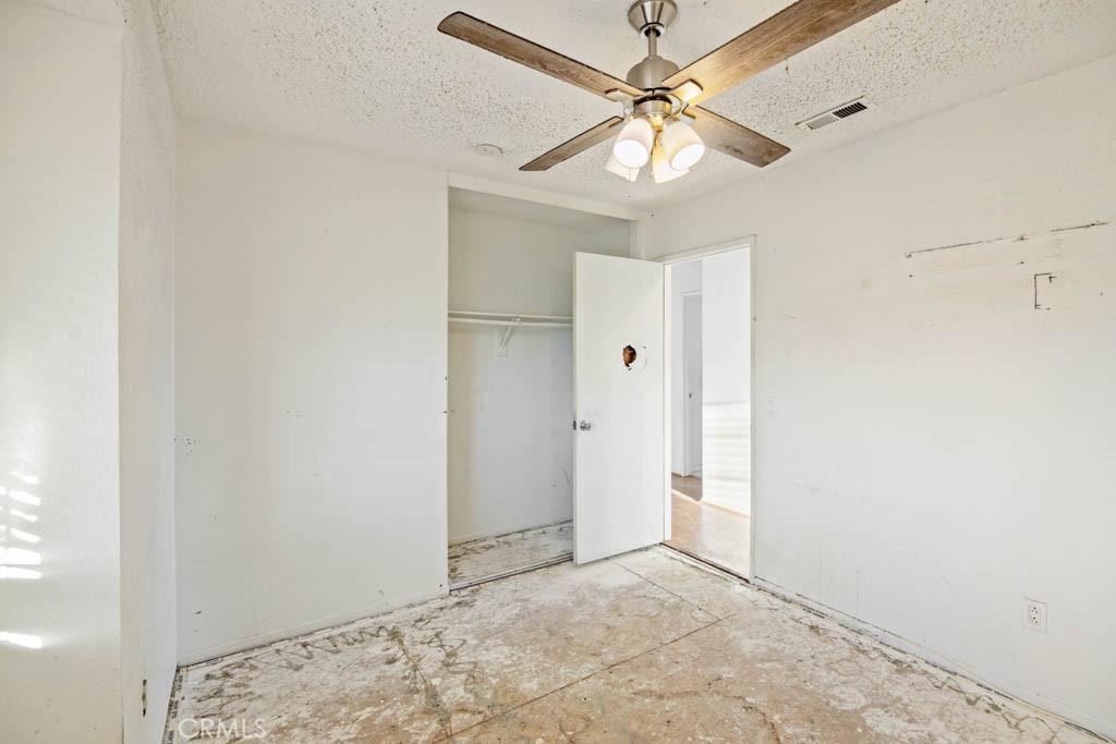 24420 Oakridge Circle