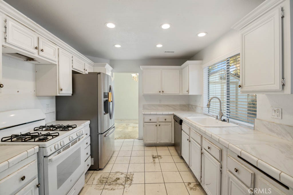 24420 Oakridge Circle
