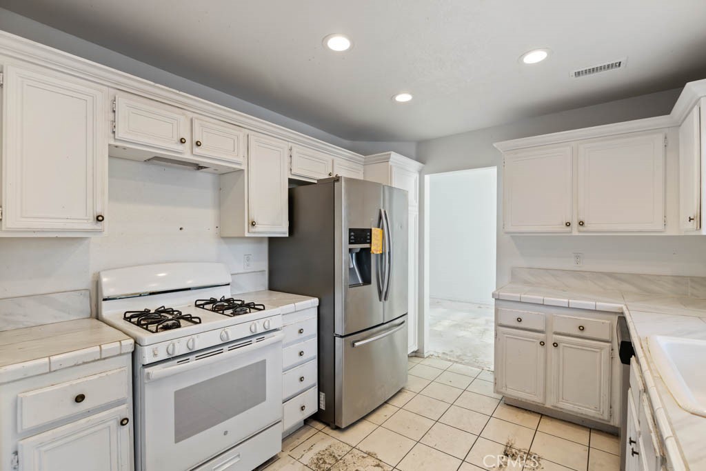 24420 Oakridge Circle