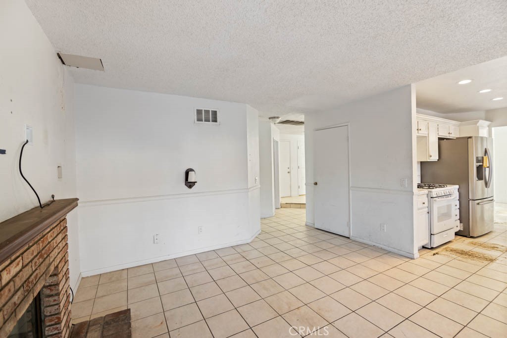 24420 Oakridge Circle