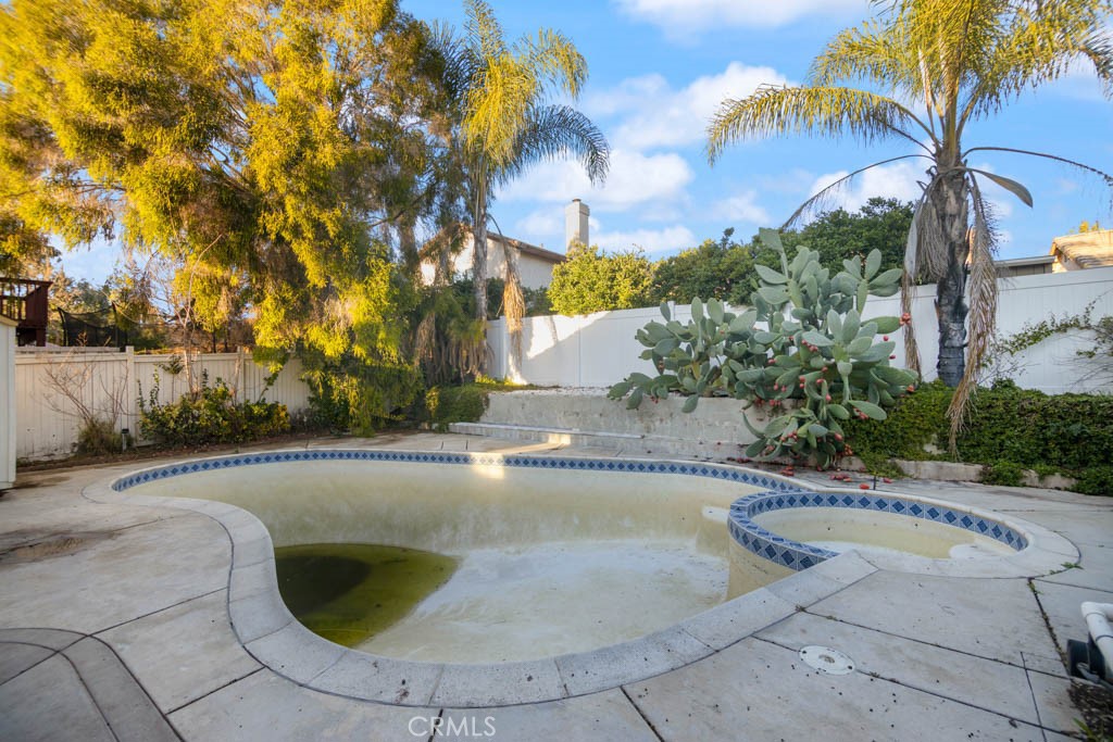 24420 Oakridge Circle