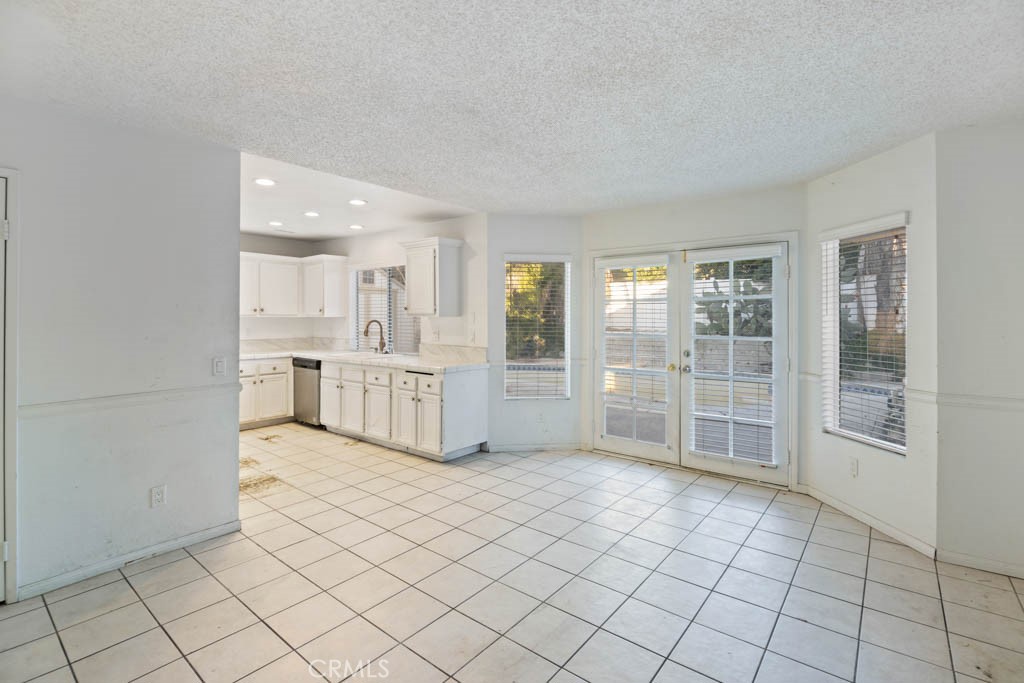 24420 Oakridge Circle