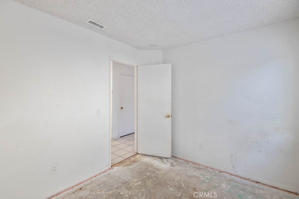 24420 Oakridge Circle