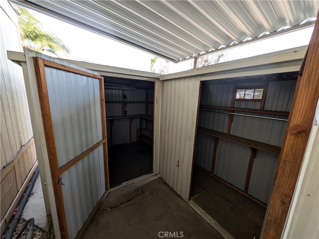 332 N Lyon Avenue 61