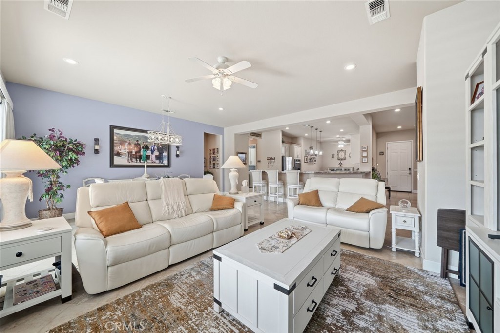 81693 Avenida Sombra