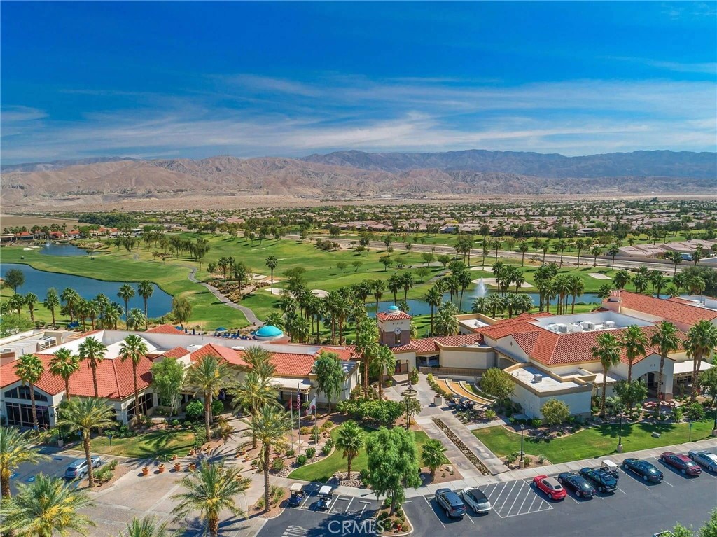 81693 Avenida Sombra