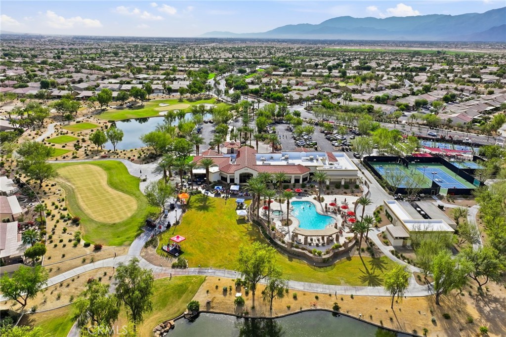 81693 Avenida Sombra