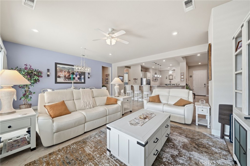 81693 Avenida Sombra